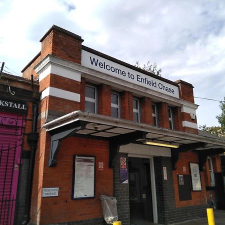 Skyvillion - London Enfield Chase Apartments With Parking & Wifi エクステリア 写真