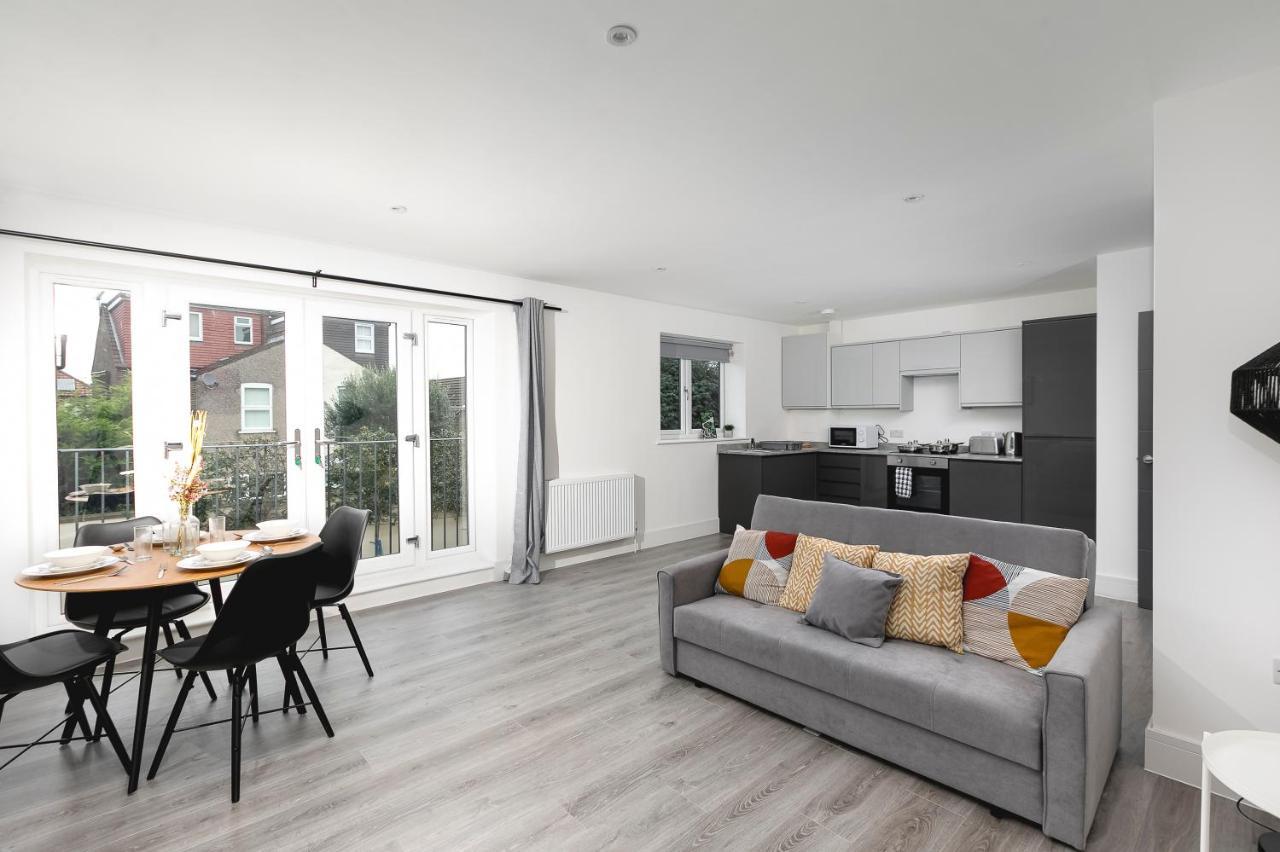 Skyvillion - London Enfield Chase Apartments With Parking & Wifi エクステリア 写真