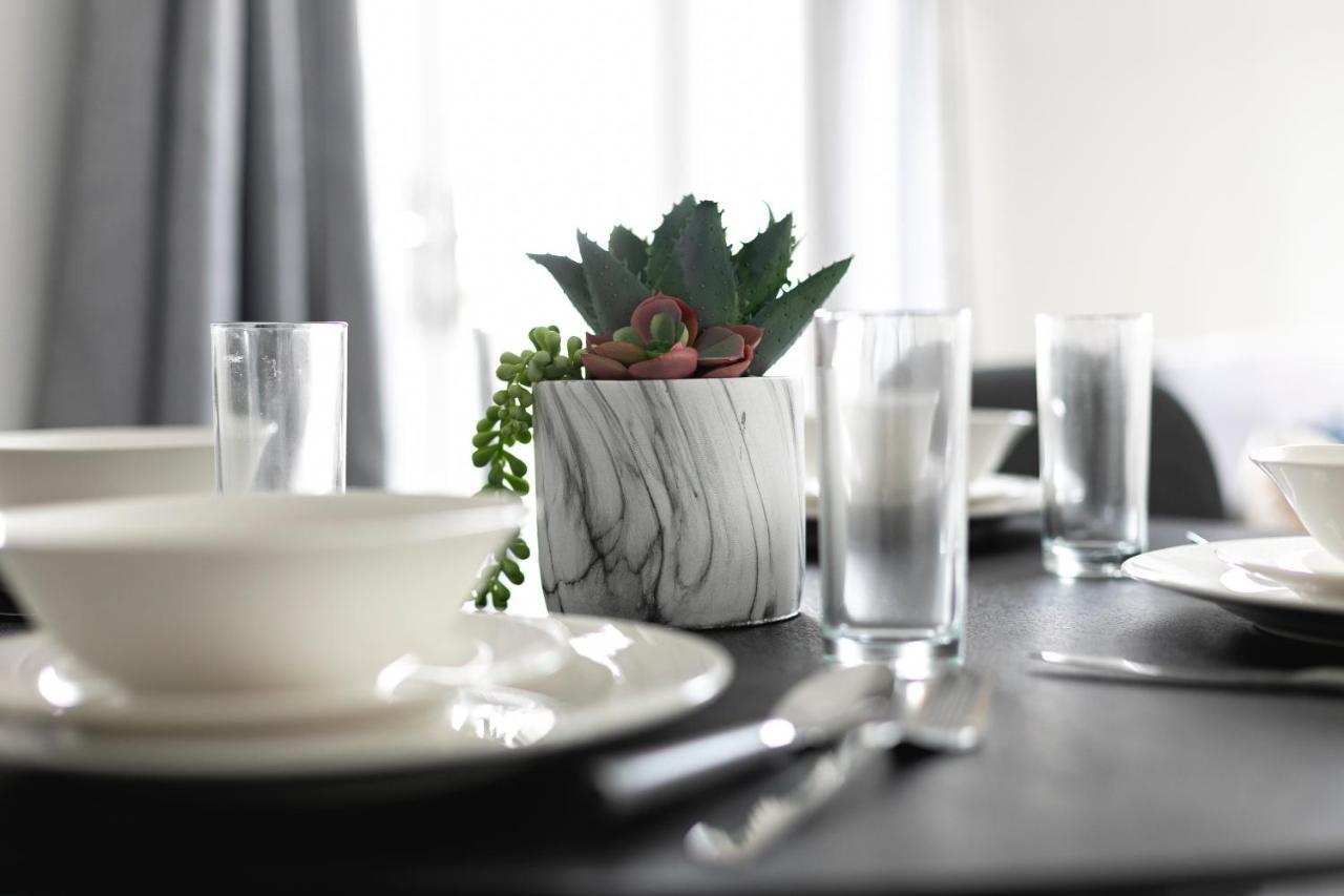 Skyvillion - London Enfield Chase Apartments With Parking & Wifi エクステリア 写真