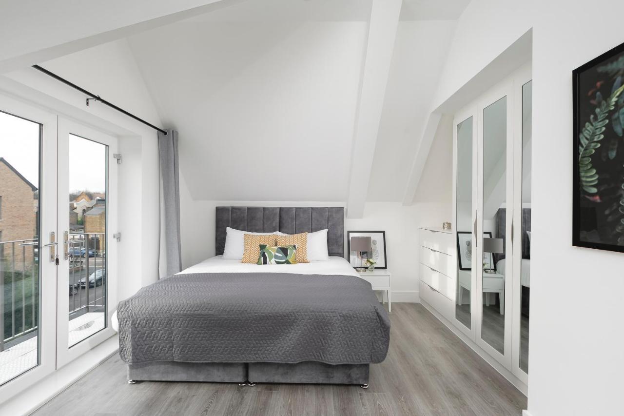 Skyvillion - London Enfield Chase Apartments With Parking & Wifi エクステリア 写真