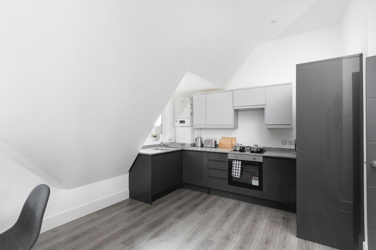 Skyvillion - London Enfield Chase Apartments With Parking & Wifi エクステリア 写真
