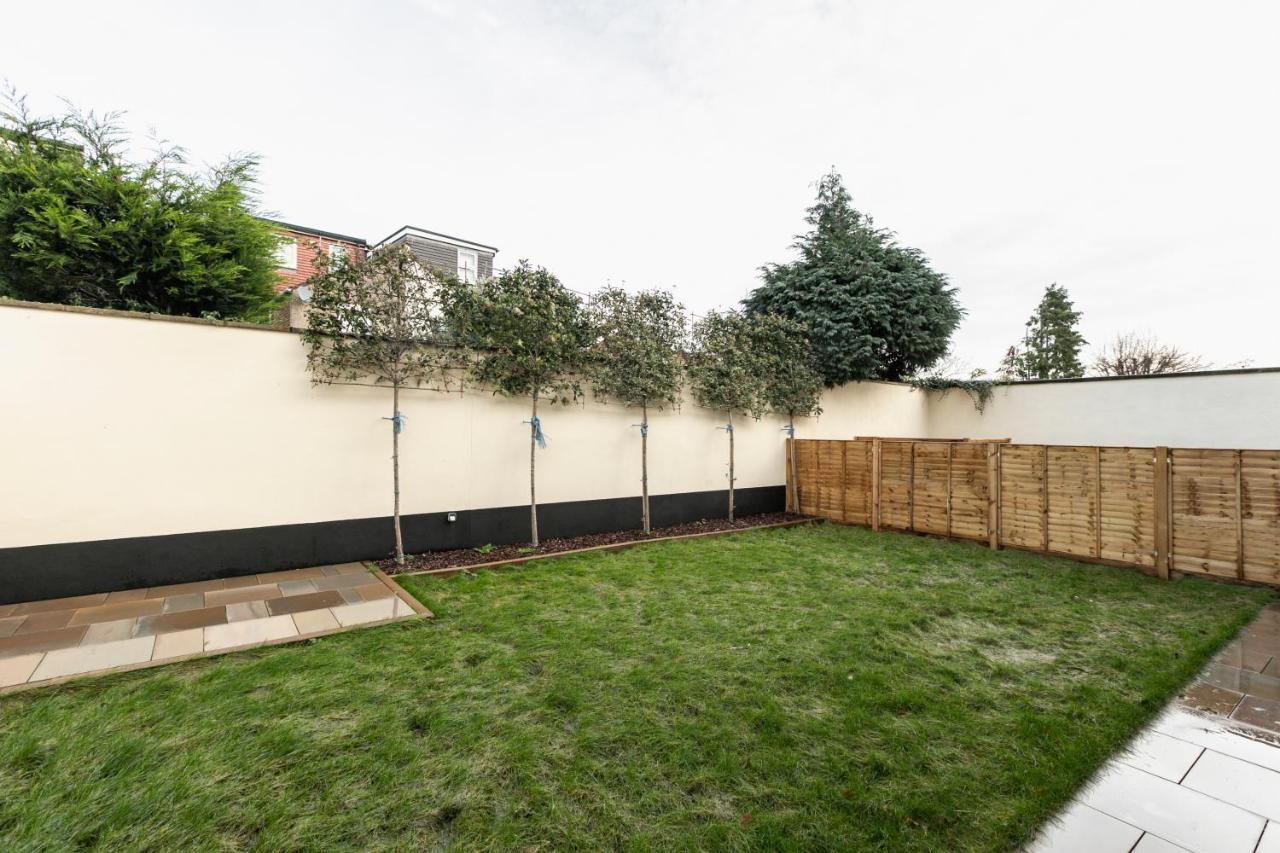 Skyvillion - London Enfield Chase Apartments With Parking & Wifi エクステリア 写真