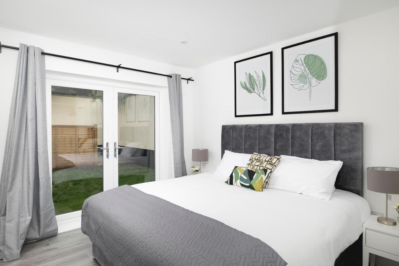 Skyvillion - London Enfield Chase Apartments With Parking & Wifi エクステリア 写真