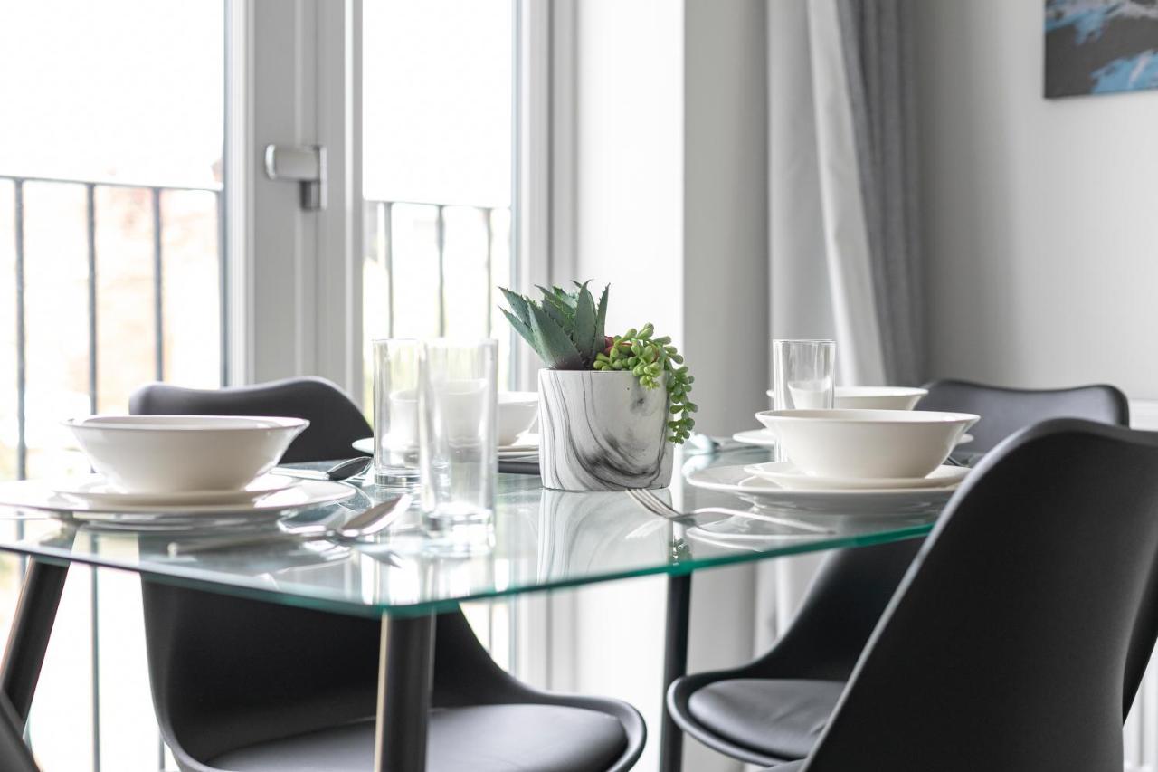 Skyvillion - London Enfield Chase Apartments With Parking & Wifi エクステリア 写真