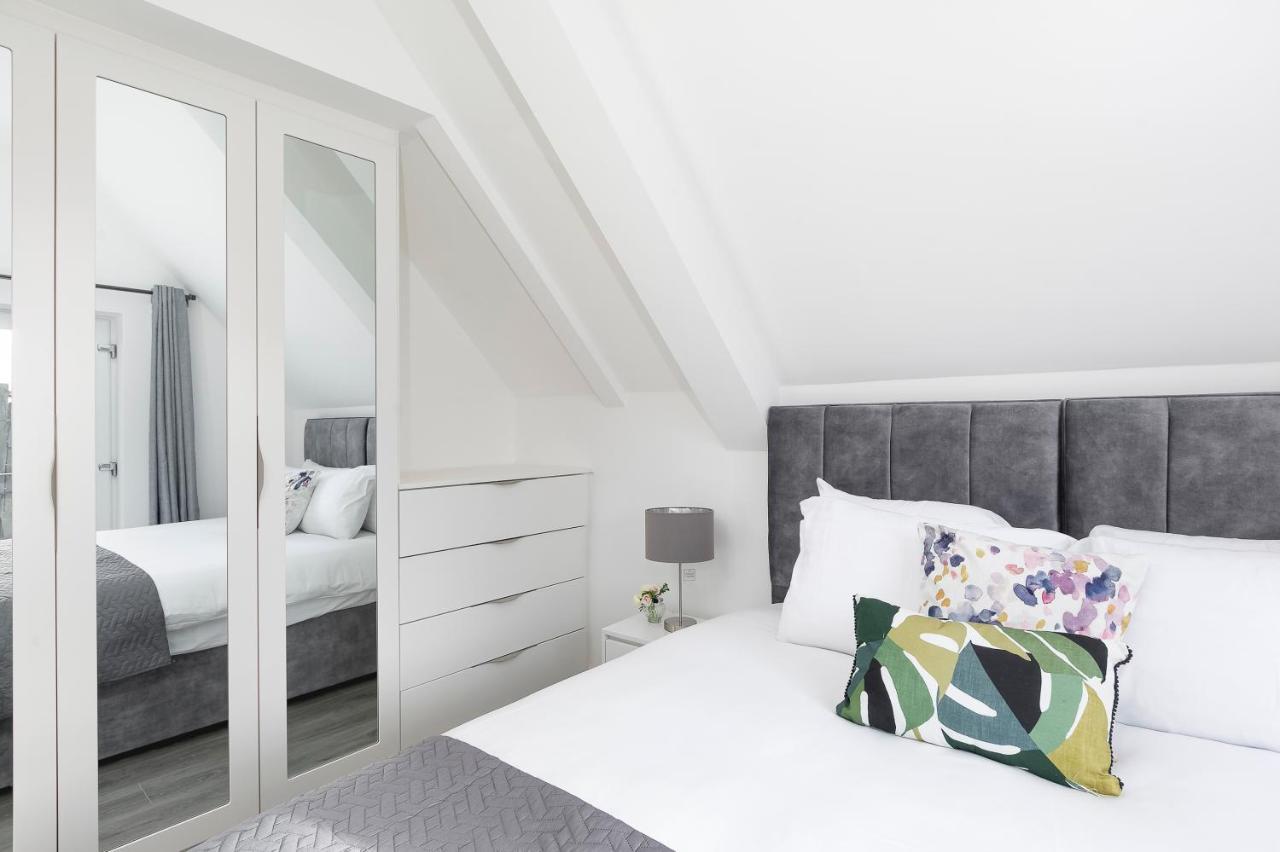 Skyvillion - London Enfield Chase Apartments With Parking & Wifi エクステリア 写真