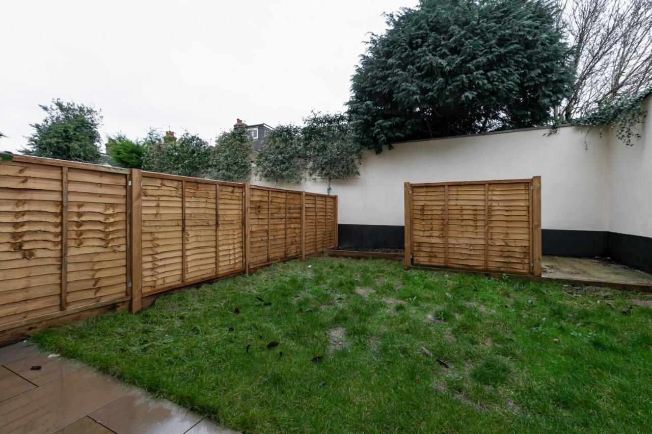 Skyvillion - London Enfield Chase Apartments With Parking & Wifi エクステリア 写真