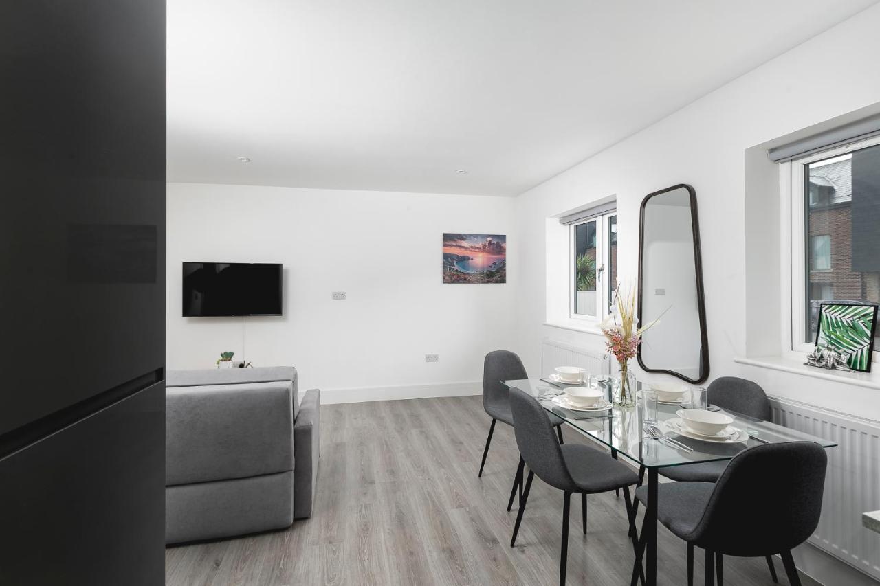 Skyvillion - London Enfield Chase Apartments With Parking & Wifi エクステリア 写真