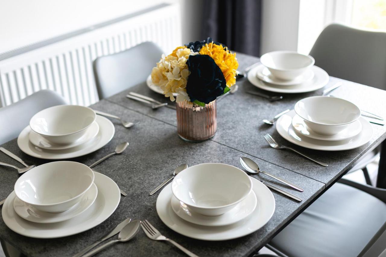 Skyvillion - London Enfield Chase Apartments With Parking & Wifi エクステリア 写真