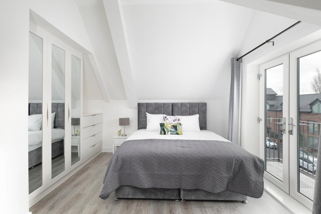 Skyvillion - London Enfield Chase Apartments With Parking & Wifi エクステリア 写真