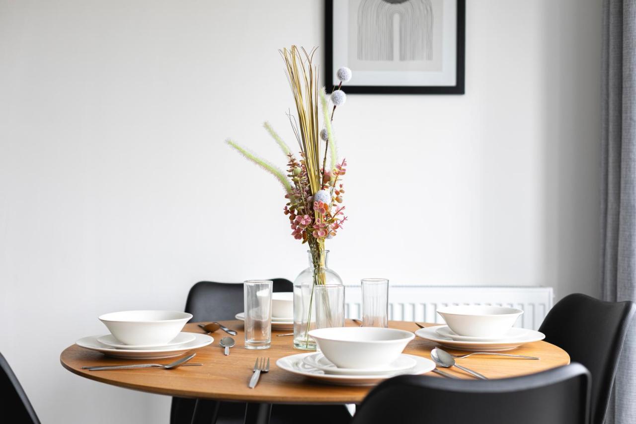 Skyvillion - London Enfield Chase Apartments With Parking & Wifi エクステリア 写真