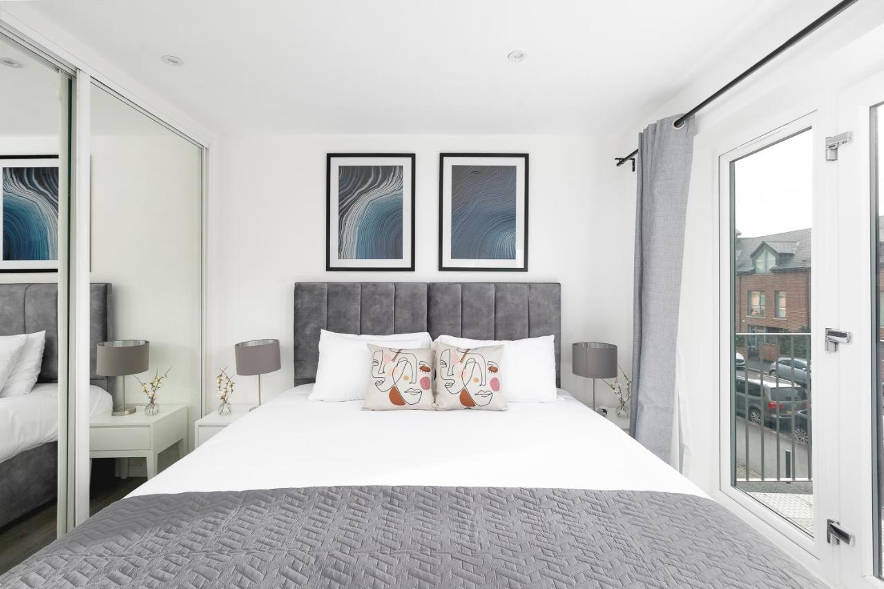 Skyvillion - London Enfield Chase Apartments With Parking & Wifi エクステリア 写真