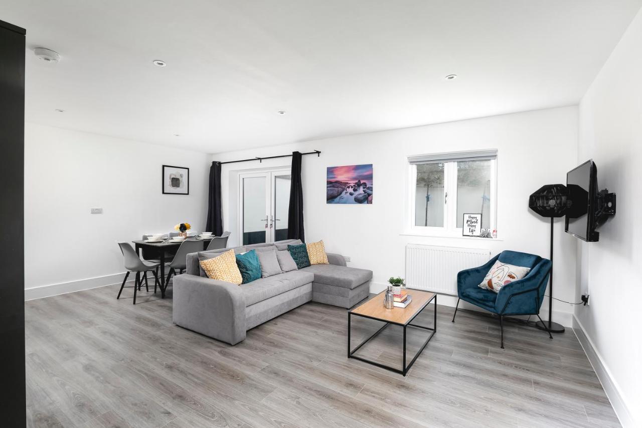 Skyvillion - London Enfield Chase Apartments With Parking & Wifi エクステリア 写真