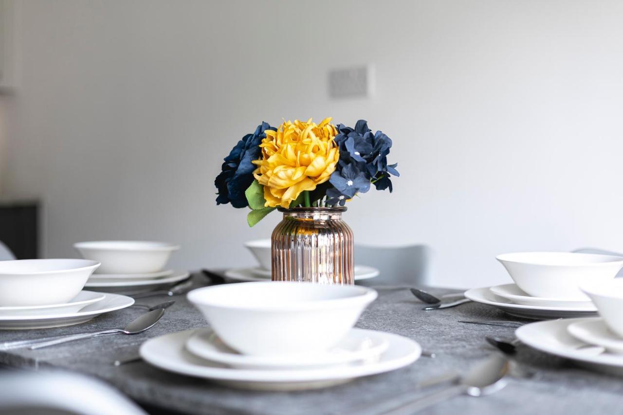 Skyvillion - London Enfield Chase Apartments With Parking & Wifi エクステリア 写真