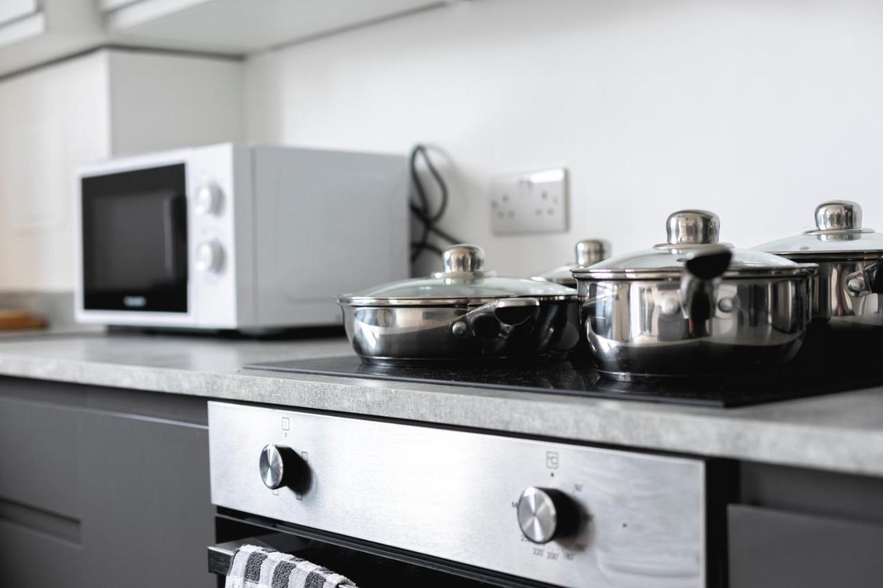Skyvillion - London Enfield Chase Apartments With Parking & Wifi エクステリア 写真