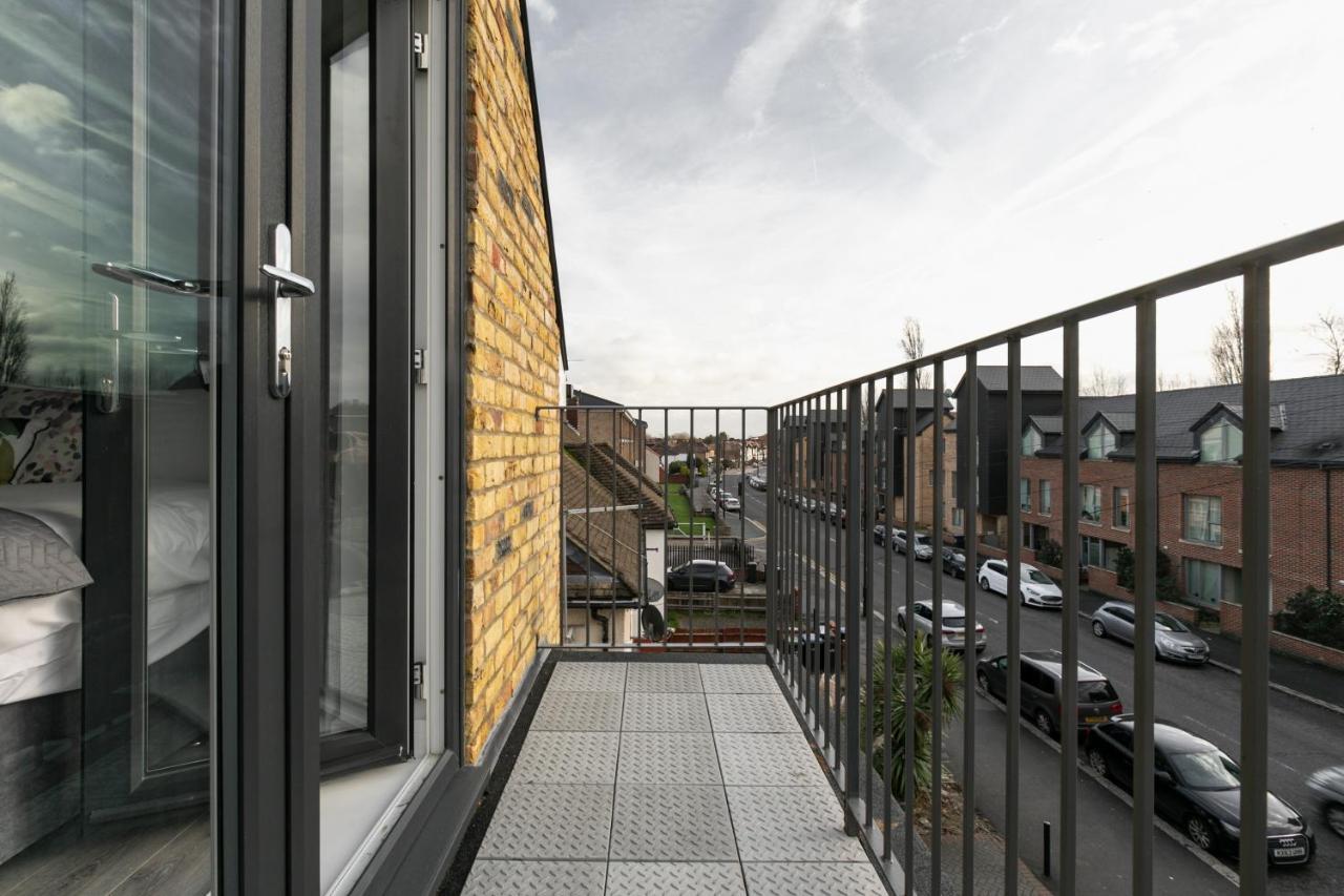 Skyvillion - London Enfield Chase Apartments With Parking & Wifi エクステリア 写真