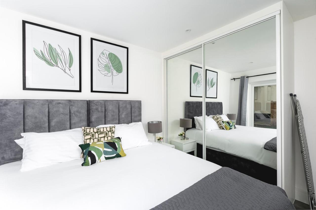 Skyvillion - London Enfield Chase Apartments With Parking & Wifi エクステリア 写真