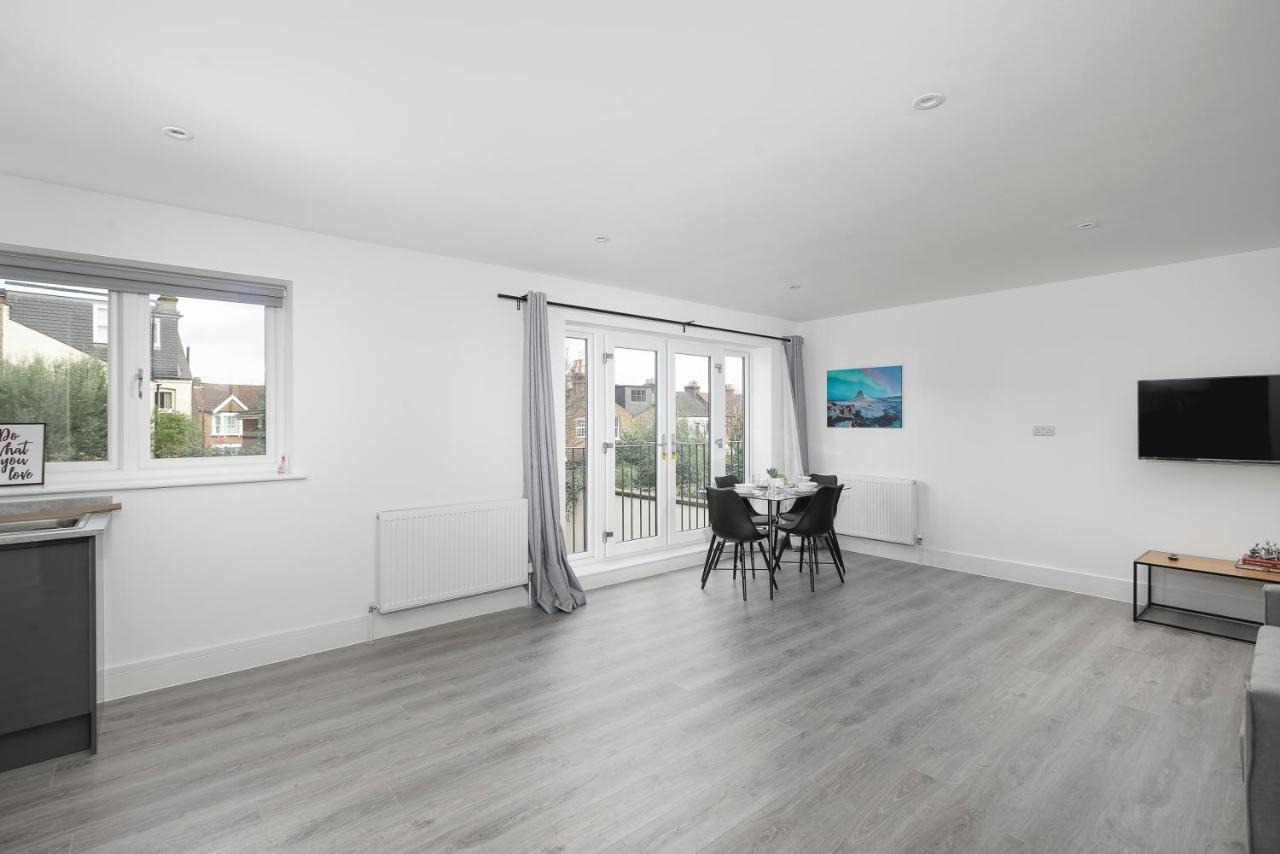 Skyvillion - London Enfield Chase Apartments With Parking & Wifi エクステリア 写真