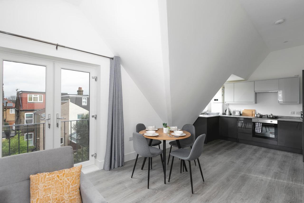 Skyvillion - London Enfield Chase Apartments With Parking & Wifi エクステリア 写真