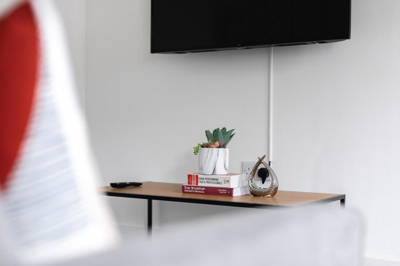 Skyvillion - London Enfield Chase Apartments With Parking & Wifi エクステリア 写真