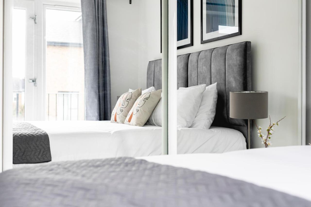 Skyvillion - London Enfield Chase Apartments With Parking & Wifi エクステリア 写真