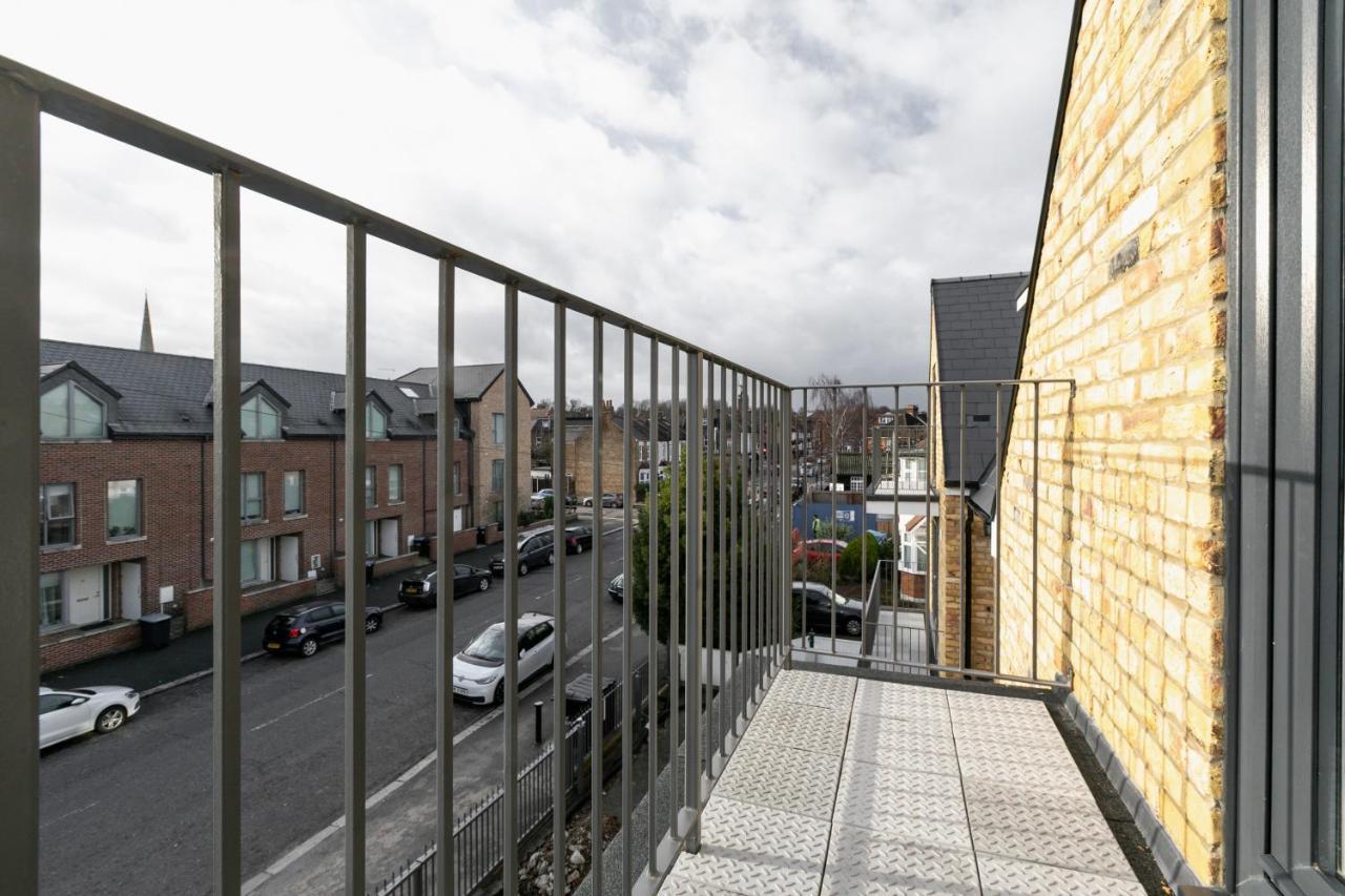Skyvillion - London Enfield Chase Apartments With Parking & Wifi エクステリア 写真