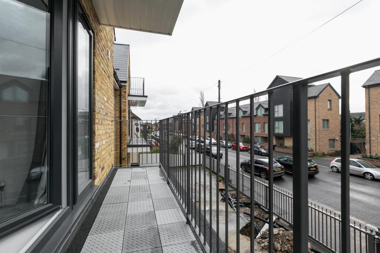 Skyvillion - London Enfield Chase Apartments With Parking & Wifi エクステリア 写真