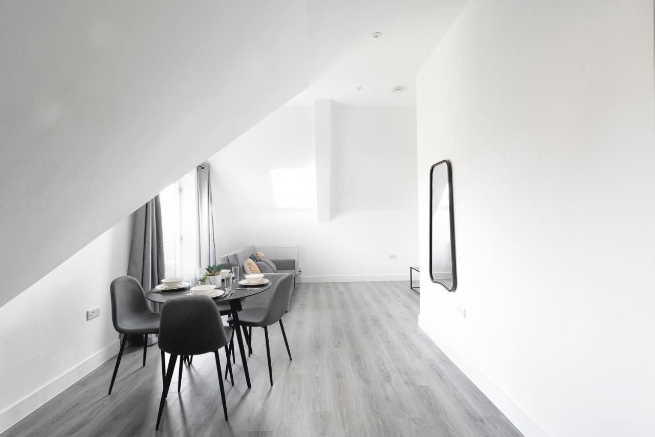 Skyvillion - London Enfield Chase Apartments With Parking & Wifi エクステリア 写真