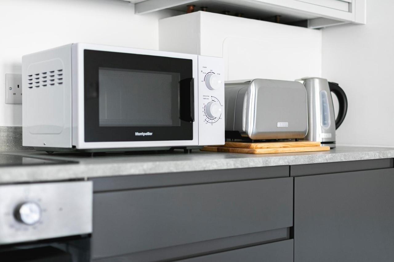 Skyvillion - London Enfield Chase Apartments With Parking & Wifi エクステリア 写真
