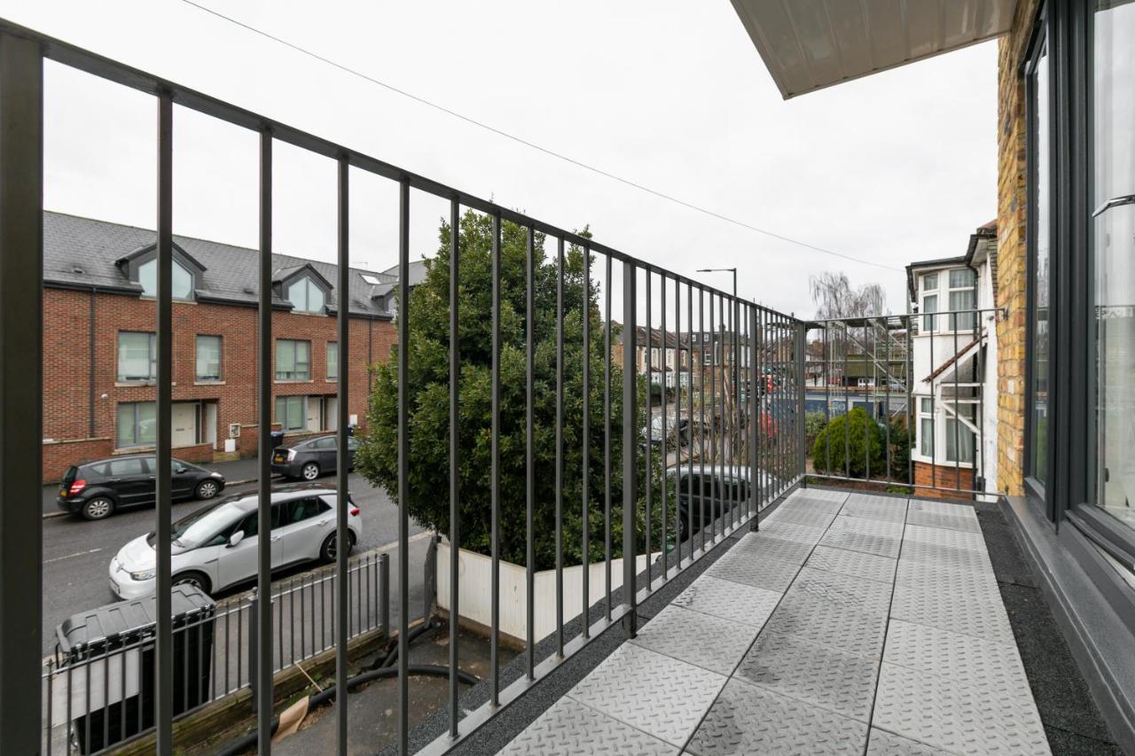 Skyvillion - London Enfield Chase Apartments With Parking & Wifi エクステリア 写真