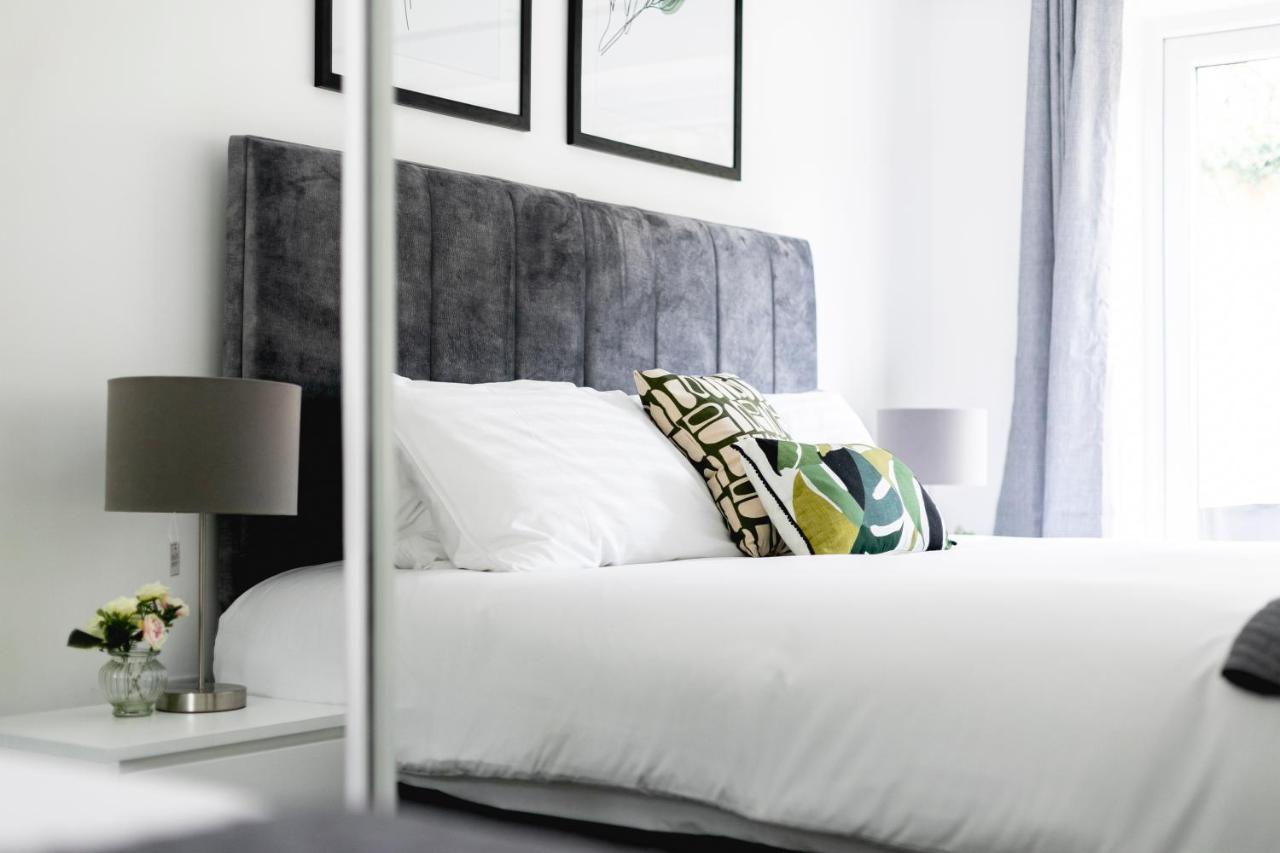 Skyvillion - London Enfield Chase Apartments With Parking & Wifi エクステリア 写真