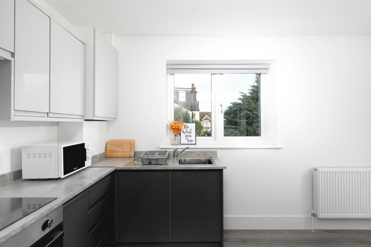 Skyvillion - London Enfield Chase Apartments With Parking & Wifi エクステリア 写真