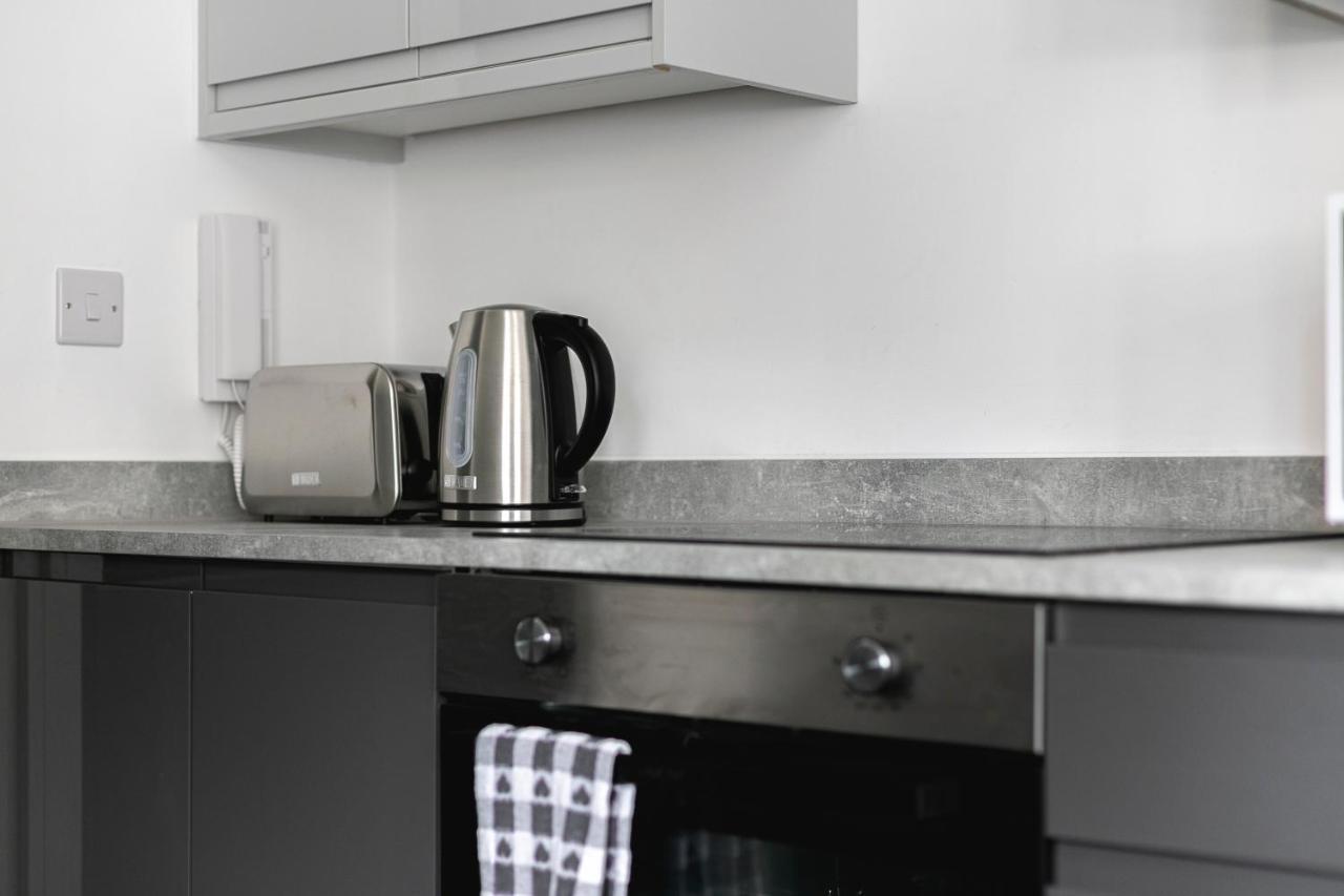 Skyvillion - London Enfield Chase Apartments With Parking & Wifi エクステリア 写真
