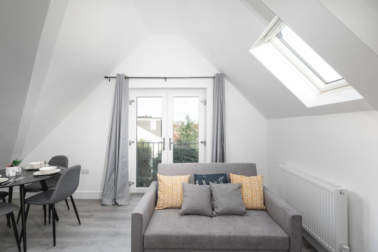 Skyvillion - London Enfield Chase Apartments With Parking & Wifi エクステリア 写真