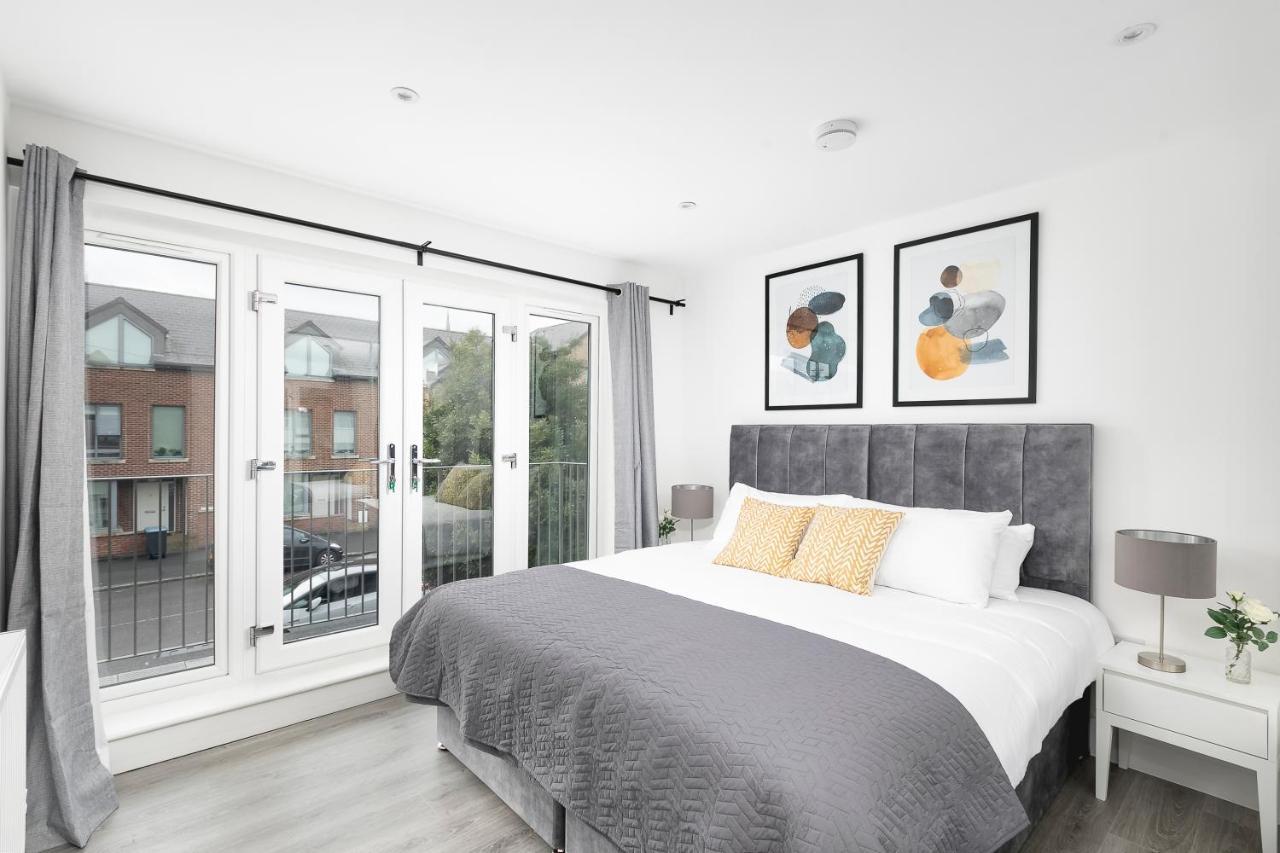 Skyvillion - London Enfield Chase Apartments With Parking & Wifi エクステリア 写真
