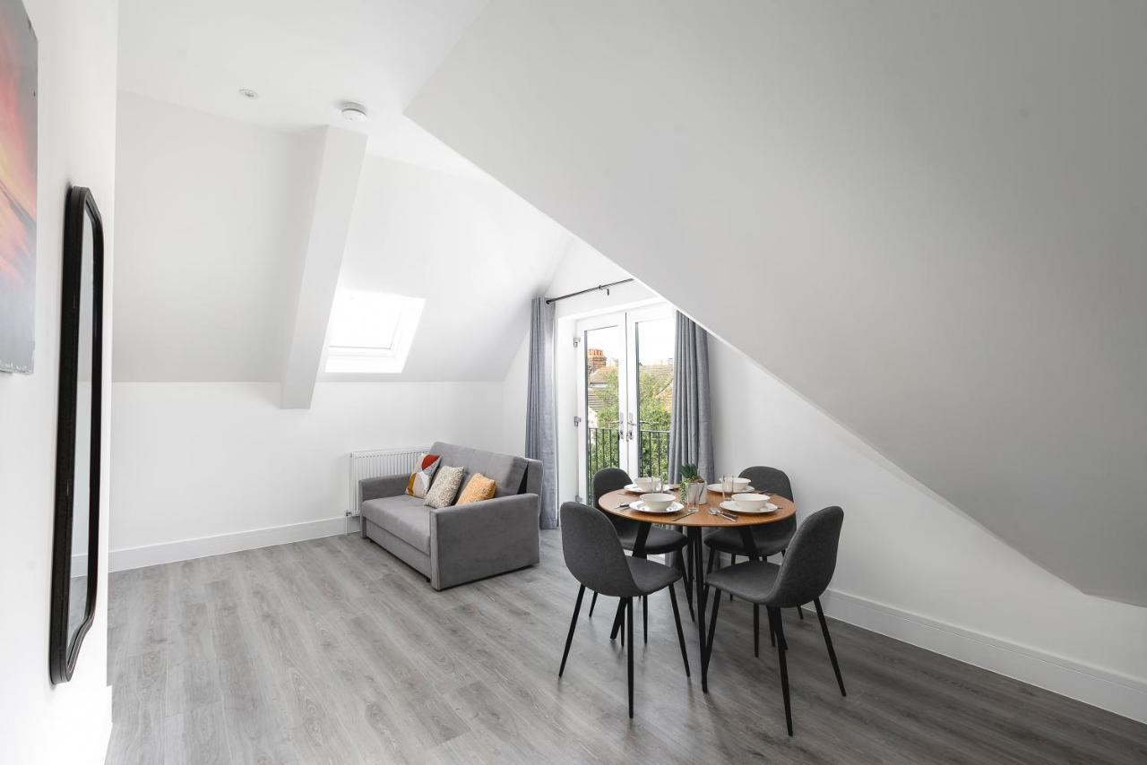 Skyvillion - London Enfield Chase Apartments With Parking & Wifi エクステリア 写真