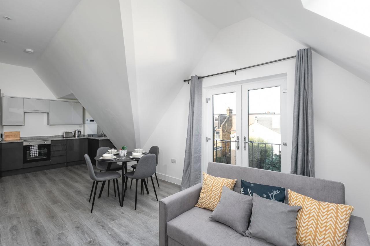 Skyvillion - London Enfield Chase Apartments With Parking & Wifi エクステリア 写真
