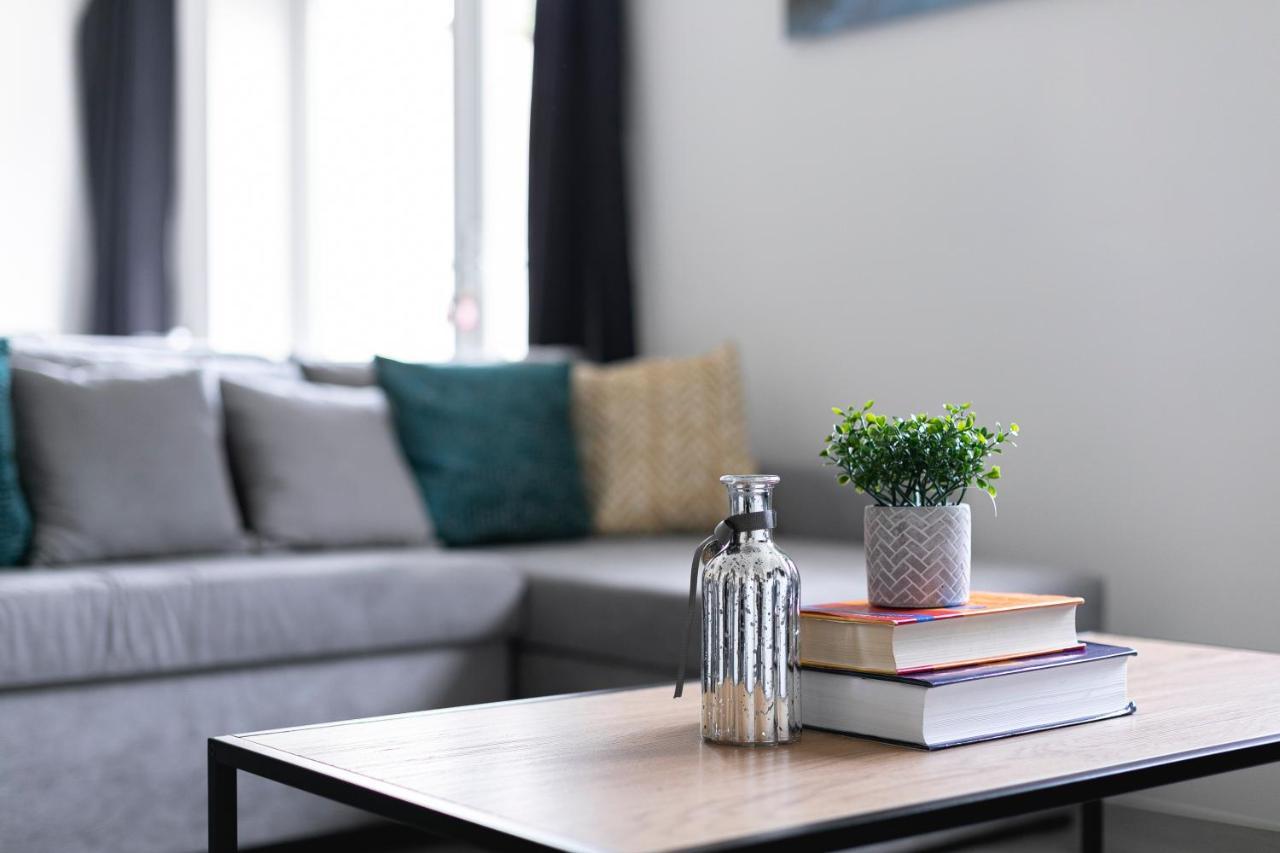 Skyvillion - London Enfield Chase Apartments With Parking & Wifi エクステリア 写真