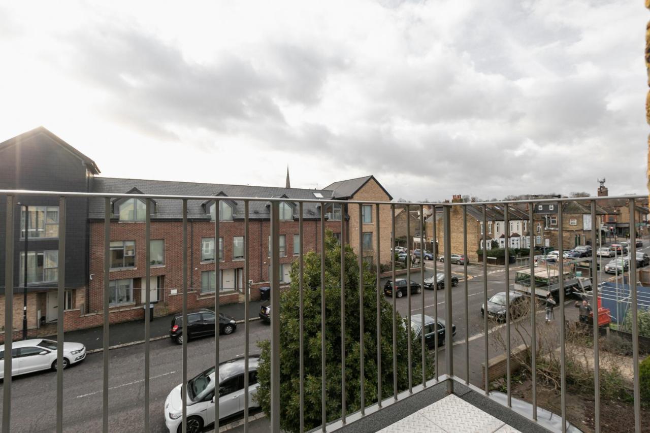 Skyvillion - London Enfield Chase Apartments With Parking & Wifi エクステリア 写真