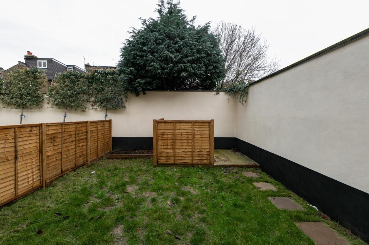 Skyvillion - London Enfield Chase Apartments With Parking & Wifi エクステリア 写真
