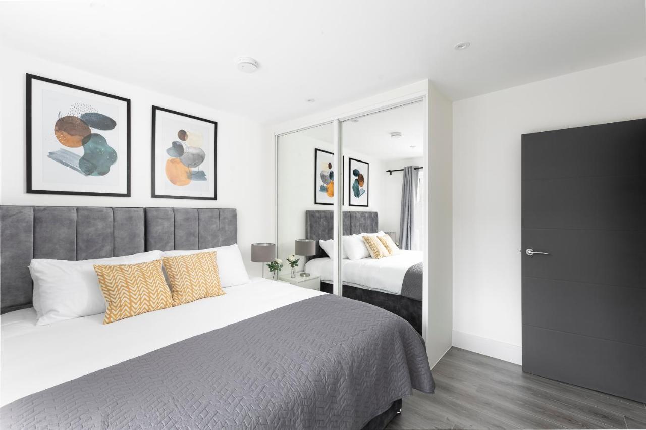 Skyvillion - London Enfield Chase Apartments With Parking & Wifi エクステリア 写真