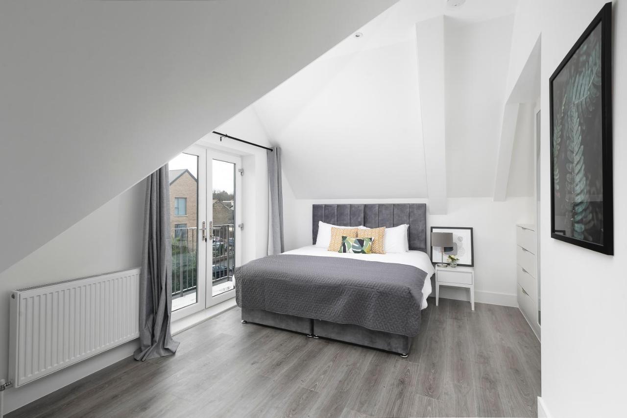 Skyvillion - London Enfield Chase Apartments With Parking & Wifi エクステリア 写真