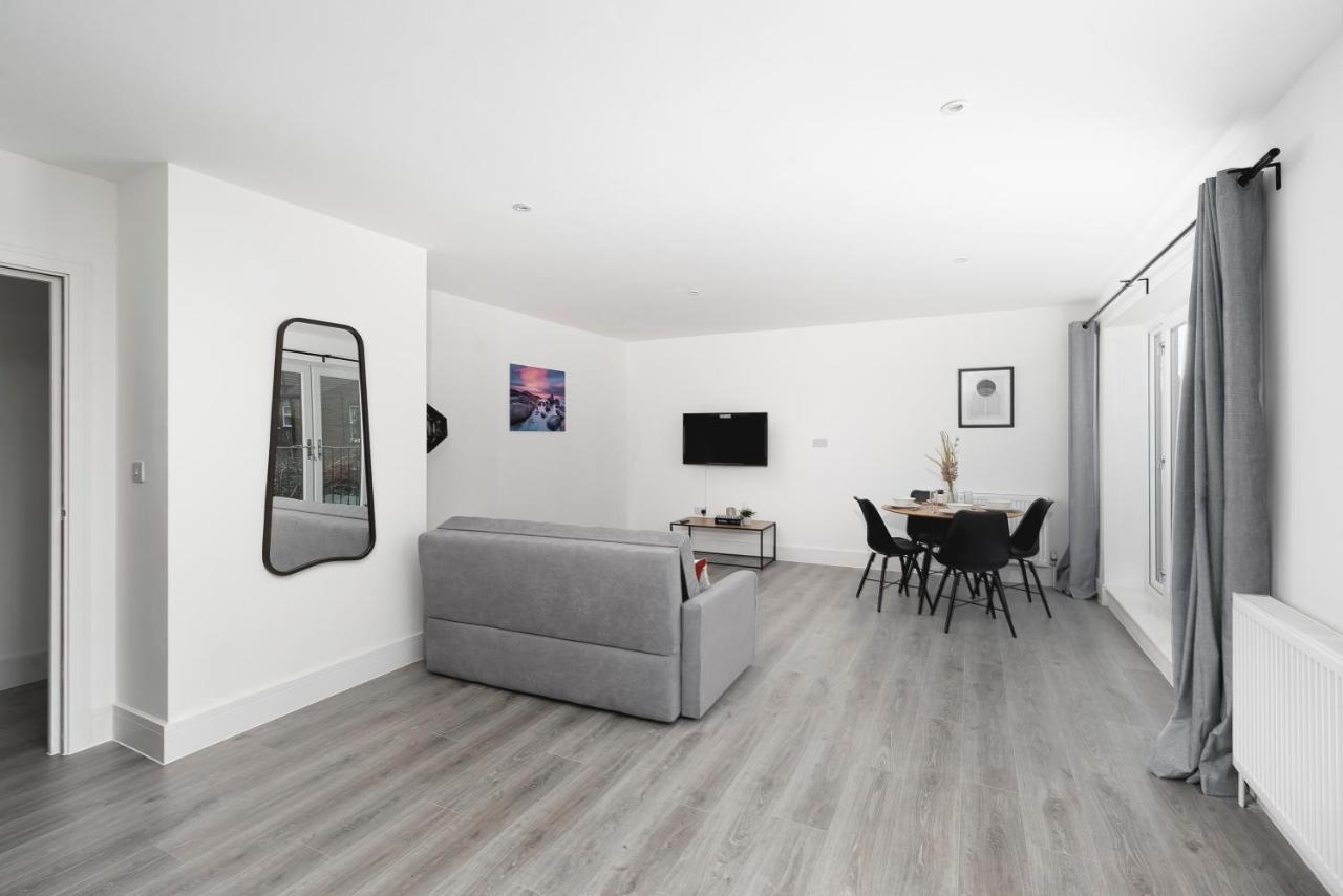 Skyvillion - London Enfield Chase Apartments With Parking & Wifi エクステリア 写真