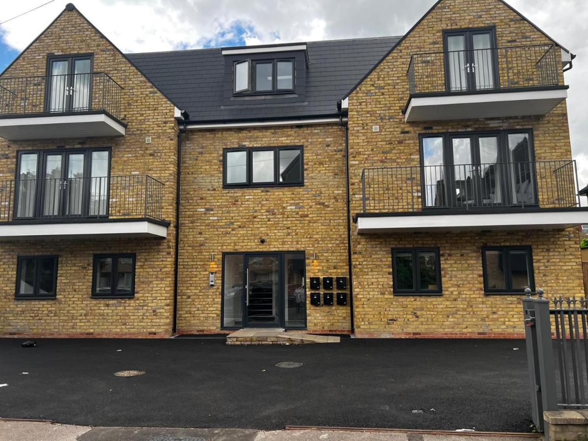 Skyvillion - London Enfield Chase Apartments With Parking & Wifi エクステリア 写真